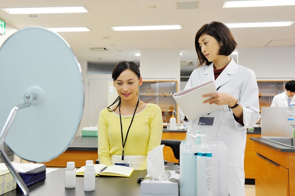 ดูหนัง COSMETIC WARS (2017) เต็มเรื่อง